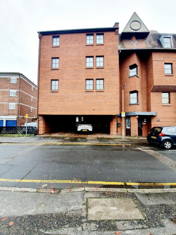 Chelmsford Town Centre Apartments With Car Parking Extérieur photo